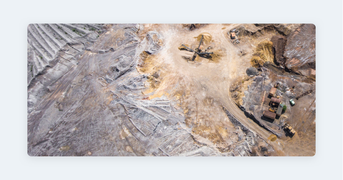 Equilibria: cálculo flash multifásico con especiación acuosa y precipitación de minerales
